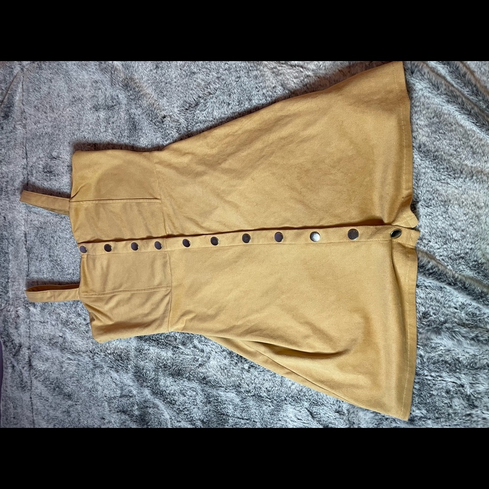 brown button dress